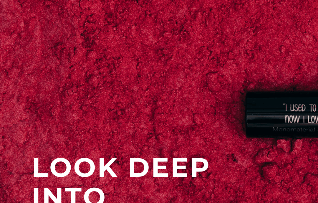 Affiche Weckerle Packaging avec citation Look deep into nature sur fond rouge texturé